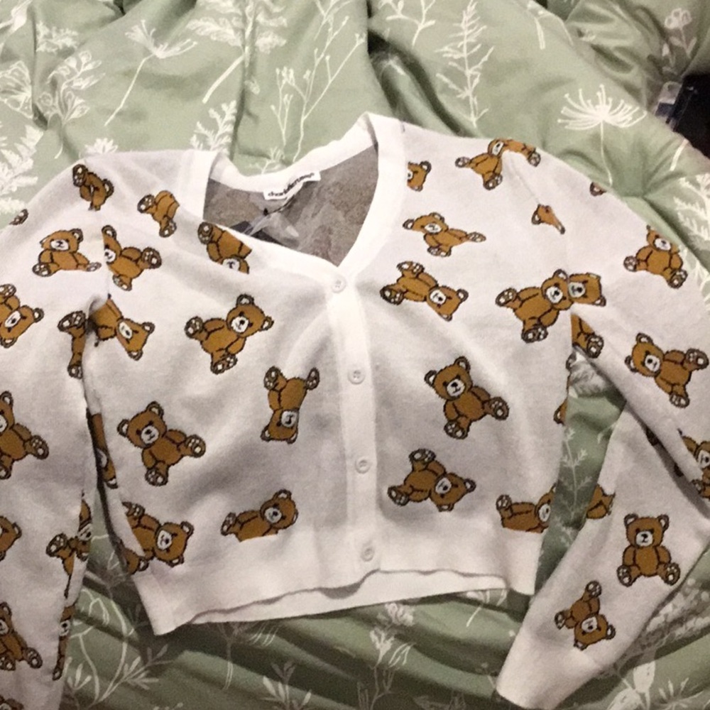 Just a cute comfy teddy bear sweatshirt that is cropped ❤️❤️